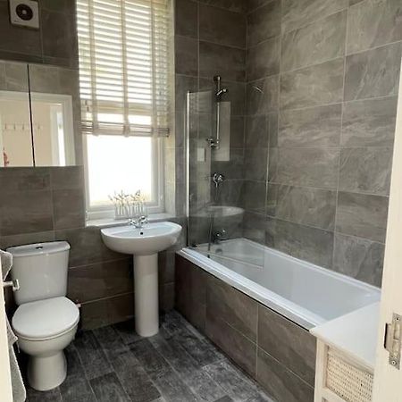 One Bedroom Apartment In The Centre Of Llandudno Bagian luar foto